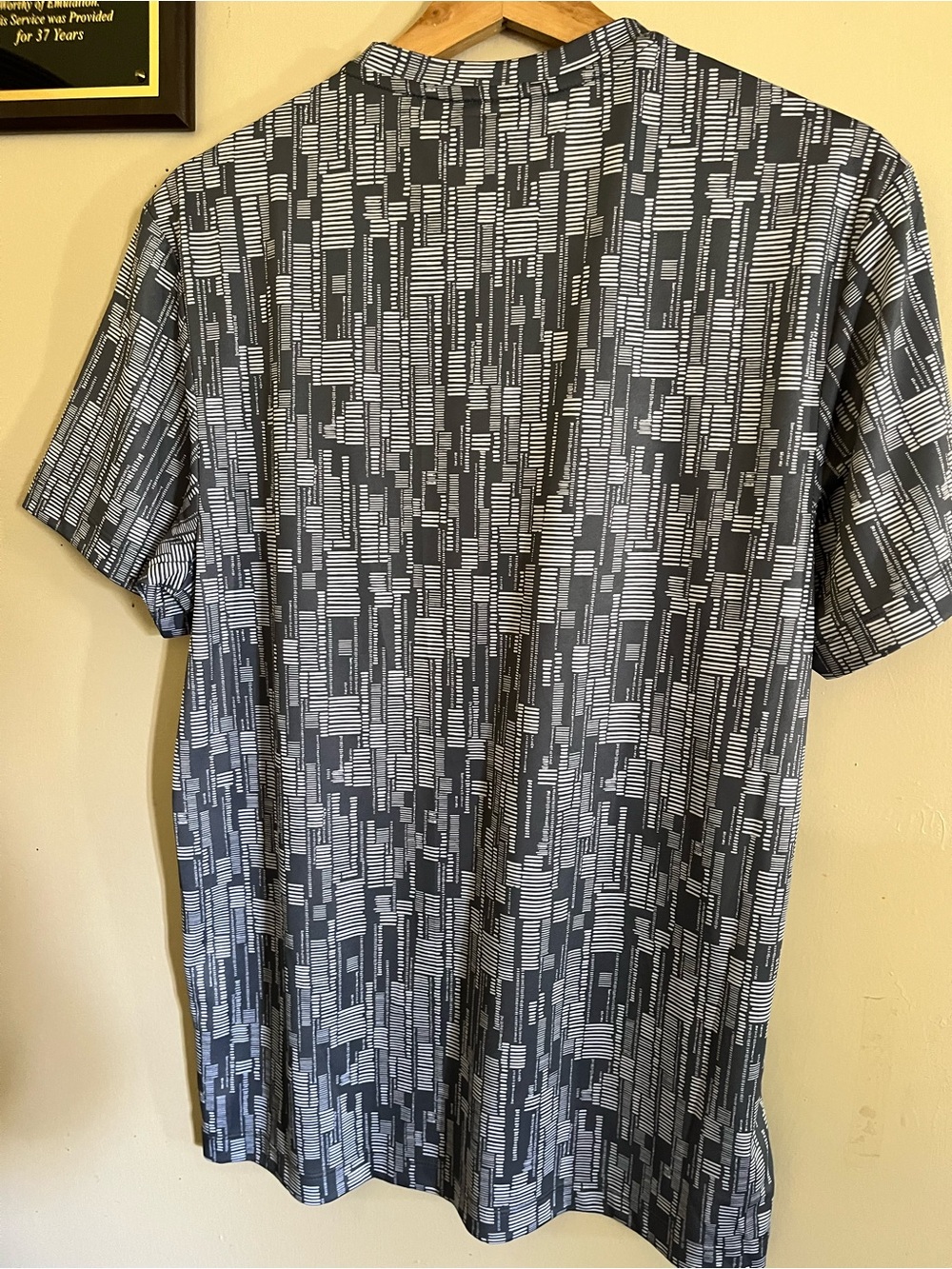 Alfani Short-Sleeve Geometric Print Shirt in Gray and White